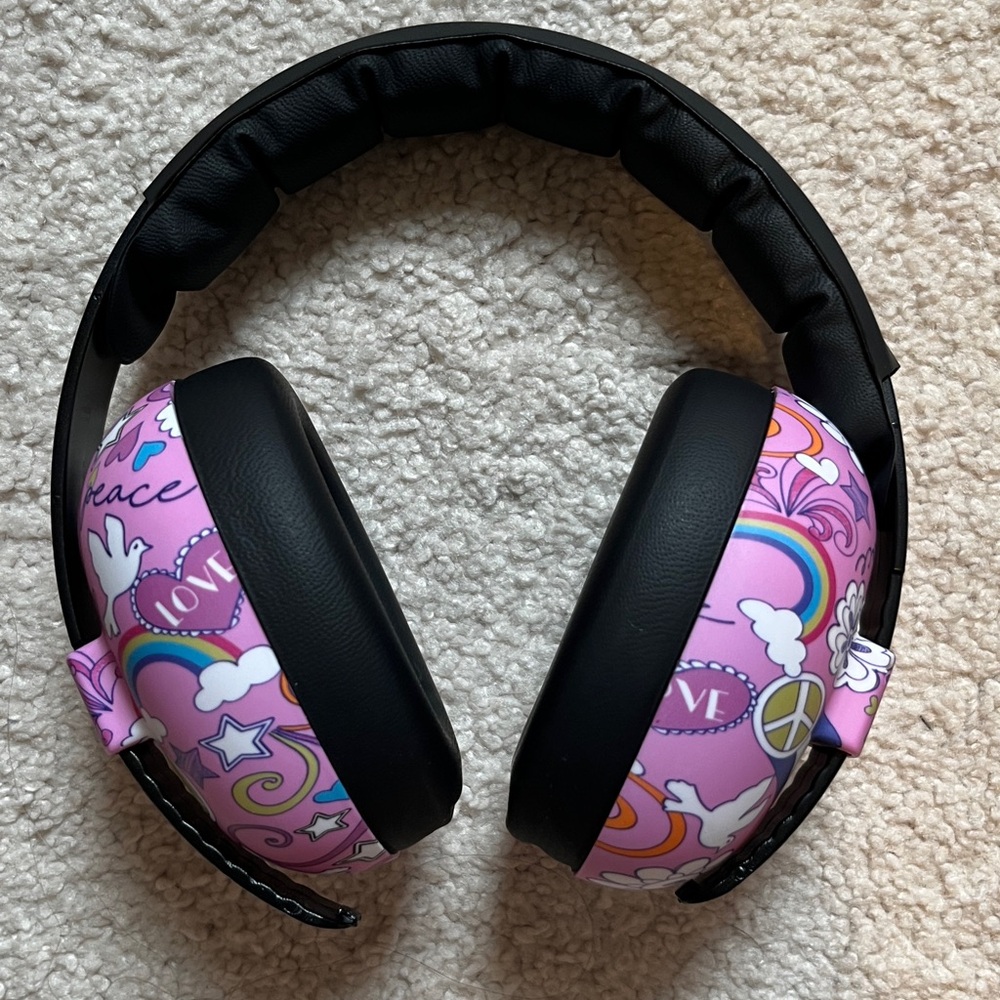 EUC Pink Doodle BANZ Baby Headphones for Noise Protection. EarMuffs w/ Pink case - Picture 2 of 7